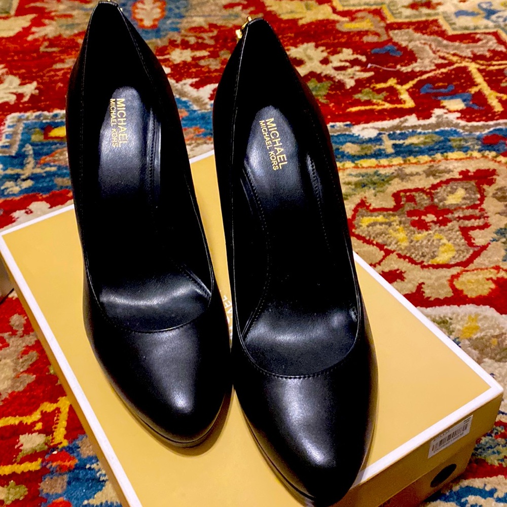 Michael Kors Leather Black Pumps